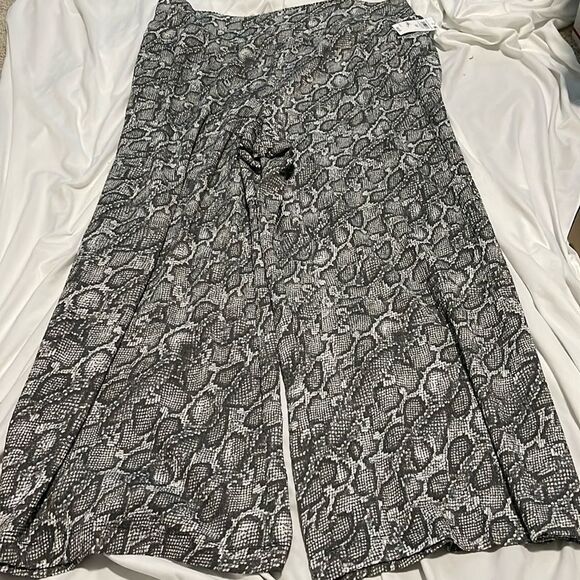 NWT- Bar lll - 3X. Snake Print Wide Leg Pant - Picture 2 of 9